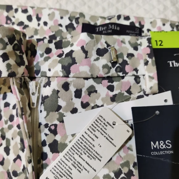 Marks and Spencers Women's Trousers - Picture 4 of 11